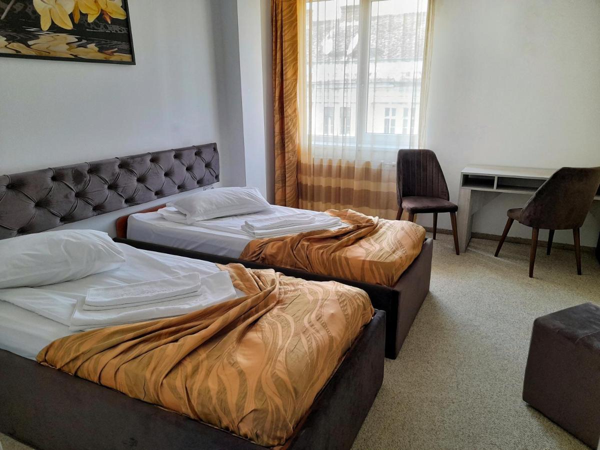 Hotel Alexis Cluj-Napoca Extérieur photo
