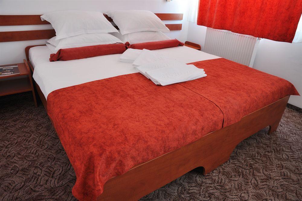 Hotel Alexis Cluj-Napoca Extérieur photo